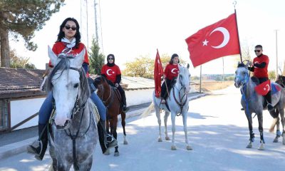 Cumhuriyet Bayramı’nı ata binerek kutladılar