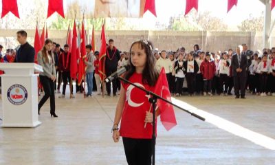 Minik Emine, “Bugün” şiirini okurken gözyaşlarına hakim olamadı