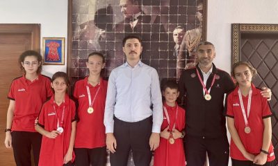 Kaymakam Kahraman dereceye giren sporcuları makamında ağırladı