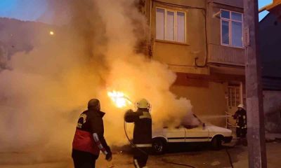 Otomobil yangın sonrası kullanılamaz hale geldi