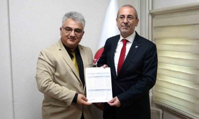 AK Parti Kütahya Merkez İlçe Murat Afşarünal mazbatasını alarak görevine başladı