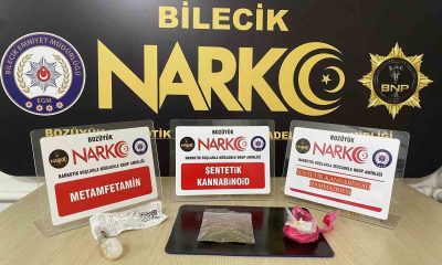 Bilecik’te şüpheli araç içinde uyuşturucu çıktı