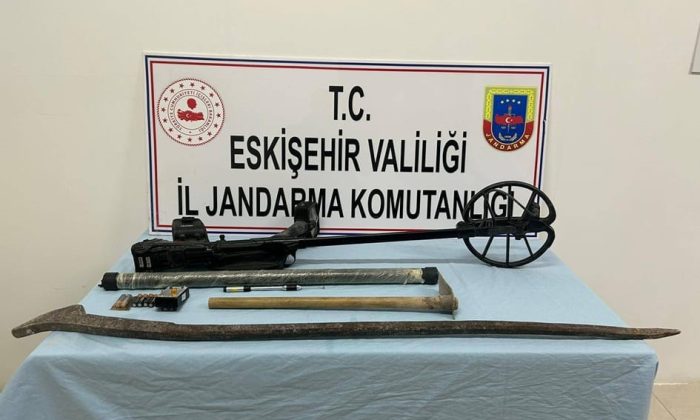Kaçak kazı yapan 2 şüpheli suçüstü yakalandı