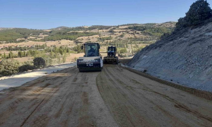 Kütahya İl Özel İdaresinin 2024 yılı köy yolları bakım, onarım, sıcak asfalt çalışmaları