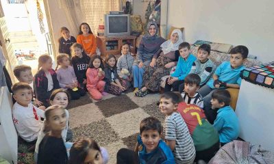Hisarcık’ta minik öğrenciler yaşlıları unutmadı