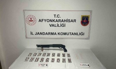 İki kardeş evlerinde uyuşturucu ile yakalandı