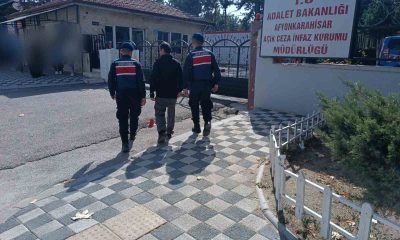 Hırsızlık suçundan aranan şahsı jandarma yakaladı