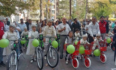 Hayırseverler 20 yetim çocuğa unutulmaz bir gün yaşattı