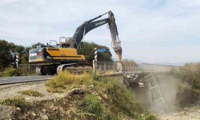 Hisarcık’ta 70 yıllık köprünün yıkımına başlandı