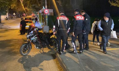 Yanlış anlaşılma yüzünden cadde ortasında bıçaklanan genç ağır yaralandı