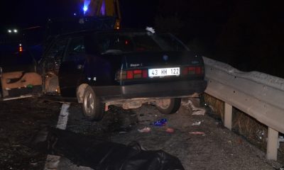 Otomobil ile iş makinası çarpıştı: 1 ölü, 4 yaralı