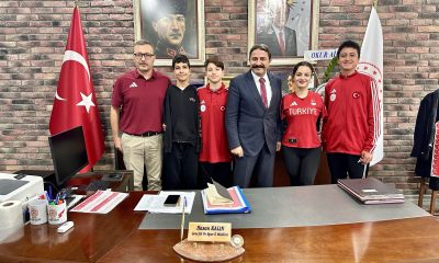 Eskişehirli milli yüzücüler Gençlik Spor İl Müdürü Kalın’ı ziyaret etti