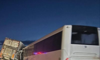 Emirdağ’da Yolcu otobüsünün tır ve otomobille çarpıştığı kazada 30 kişi yaralandı