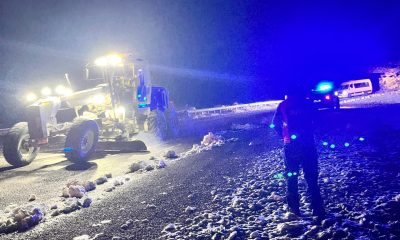 Minibüs içerisinde mahsur kalan 15 kişi kurtarıldı (Video Haber)