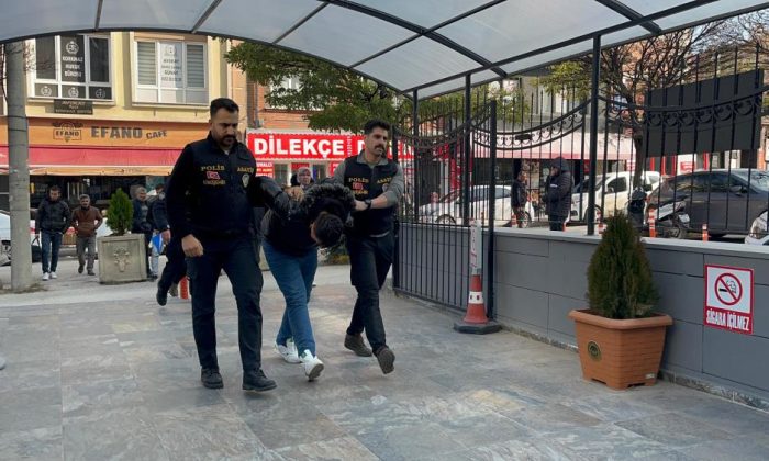 Cinayet şüphelisi gözyaşları içinde adliyeye sevk edildi