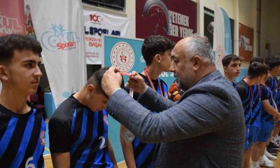 Genç erkekler hentbol müsabakaları tamamlandı