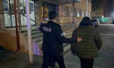 Ehliyet sınavına elektronik kopya düzeneği ile girmek isterken yakalandı