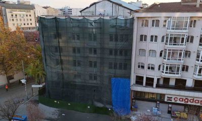 Kısmi göçük yaşanan binanın makine ile yıkımı için cadde ulaşıma kapatılacak