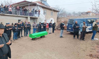 Denizli’de boş arazide bulunan yaşlı kadının kemikleri toprağa verildi