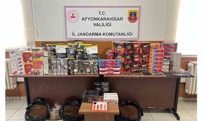 Sis bombası ve kaçak ürünler satan iş yerine jandarmadan baskın