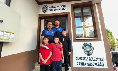 Yerde buldukları parayı zabıtaya teslim ettiler