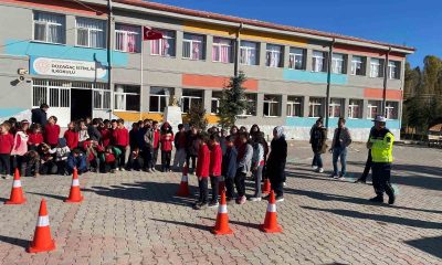 Jandarmadan öğrencilere trafik eğitimi