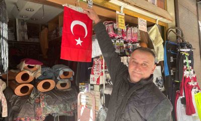 10 Kasım’da dükkanlar Türk bayraklarıyla donatıldı
