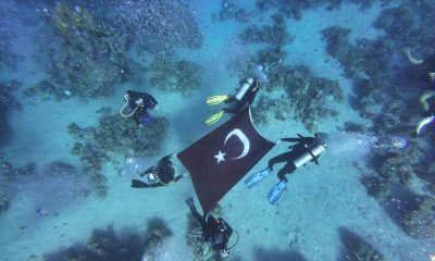 Mısır’a gidip Türk bayrağını saat 09.05’te suyun altında dalgalandırdılar