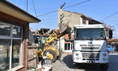 İnönü’de tehlike saçan metruk bina yıkıldı