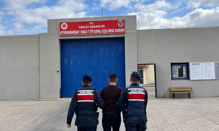 6 yıl 8 ay hapis cezasıyla aranan şahsı jandarma yakaladı