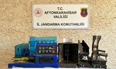 Kaçak makaron dolumu yapan makineleri satmaya çalışırken jandarmaya yakalandılar