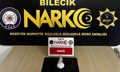 Bilecik’te şüpheli araç içinde bulunan şahısların üzerinden kokain çıktı