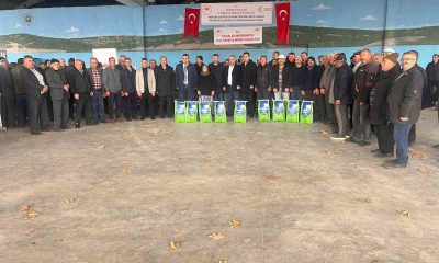 Pazarlar’da üreticilere ’Bordo bulamacı’ dağıtıldı