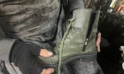 Yağışlar ayakkabı tamircilerinin işlerini artıyor
