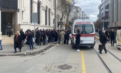 Kalp krizi geçiren yaşlı adama çevreden geçen hemşire müdahale etti