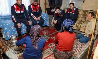 Jandarma personeli şehit ailesi ve yaşlı vatandaş ziyaret etti