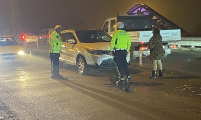 Köprü üzerinde 3 aracın karıştığı zincirleme kaza trafiği kilitledi