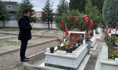 EMŞAV İl Başkanı, şehit aileleriyle birlikte şehitlikleri ziyaret etti