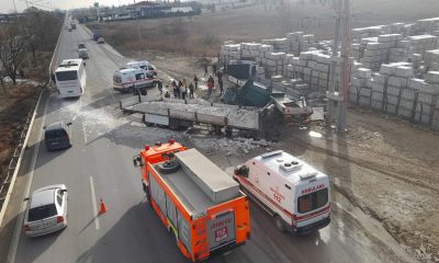 Uyuyan Tır Şöförü karşı şeride geçip başka tıra  vurdu:1 Ölü