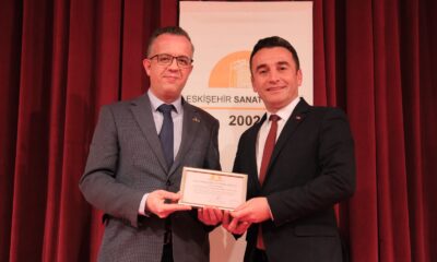 Eskişehir Sanat Derneğinden Başkan Dökmeci’ye Ödül