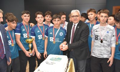 Şampiyonluk Kupasını Başkan KÜPELİ’ye Takdim Ettiler