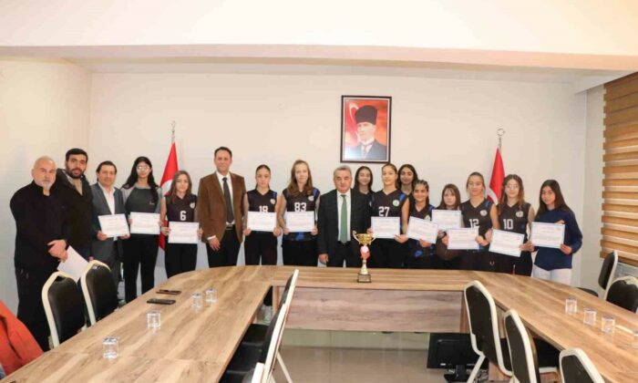 Bilecikli öğrencilere başarı belgesi