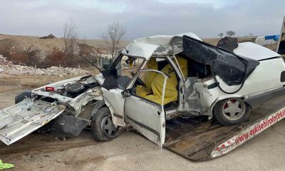 Kontrolden çıkan otomobil beton elektrik direğine çarptı, 18 yaşındaki sürücü hayatını kaybetti