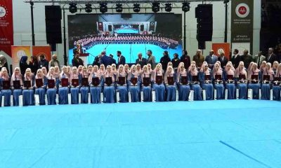 Kütahya’da hafızlık eğitimini başarıyla tamamlayan 83 kız öğrenci için icazet merasimi