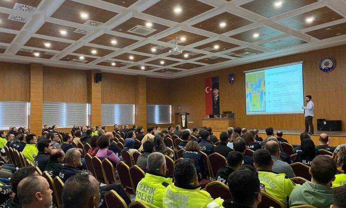 Polislere psikiyatri konulu konferans verildi