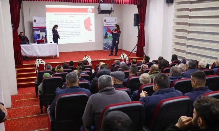 Jandarma ekiplerinden kamu personeli ve muhtarlara seminer