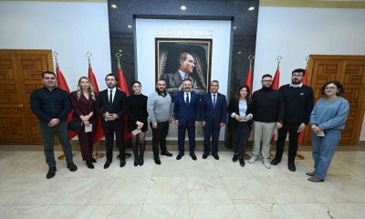 Eskişehir’de basın mensupları Vali Aksoy’dan kartlarını teslim aldı