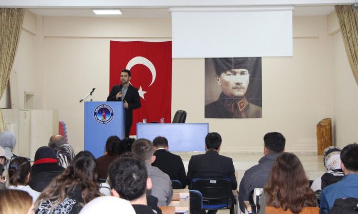 Kütahya’da “Yeni medyada ifade özgürlüğü” konulu konferans