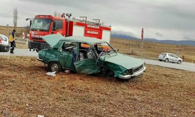 Kütahya’da hayvan yüklü kamyonet otomobille çarpıştı: 2 yaralı