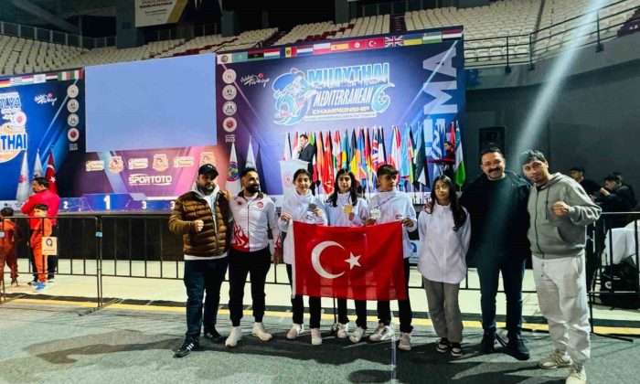 Emirdağ Güçlü Gençlik Spor Kulübü sporcuları, Antalya’dan madalya ile döndü